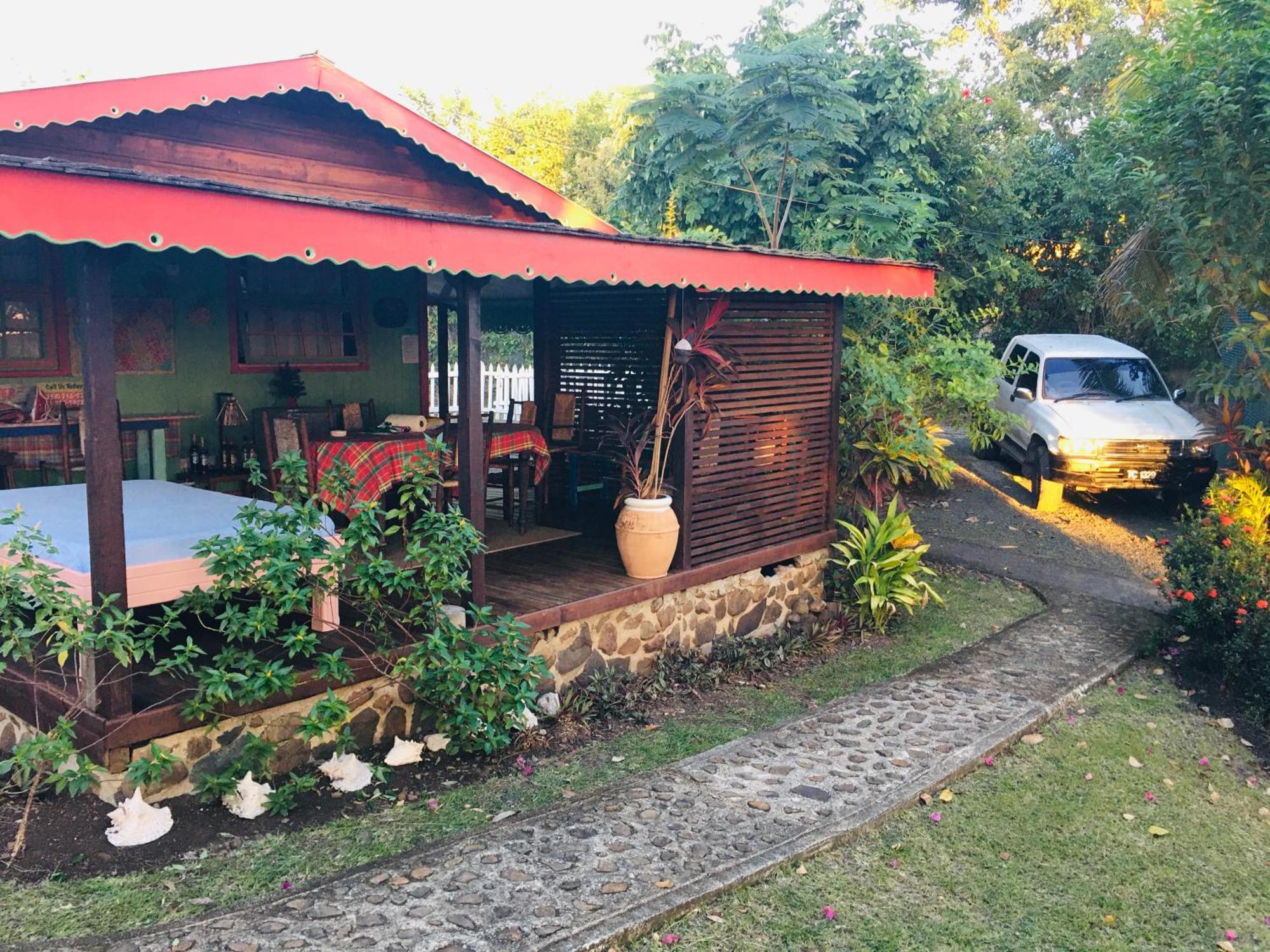 Italian Guesthouse Gros-Islet Buitenkant foto